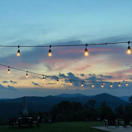 A Suite With A View + Wine Mount Airy Bagian luar foto