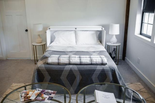 A Suite With A View + Wine Mount Airy Bagian luar foto